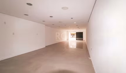Prédio - Padrão - Azenha - Porto Alegre &lt;BR&gt;Prédio  com excelente localização  na Avenida Azenha,  Bairro Azenha, próximo a Rua   Visconde Herval, com 100m² privativos, terreno com 6,60 de frent