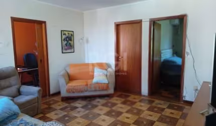 Apartamento no bairro Menino Deus, próximo a Av. Getúlio Vargas e Zaffari.&lt;BR&gt;Com 3 dormitórios, sendo 1 dormitório transformado em escritório, amplos com sala para 2 ambientes, sala de estar, b
