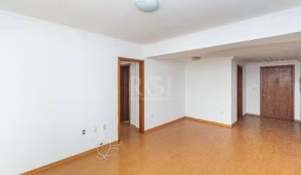 Apartamento localizado no bairro Vila Ipiranga com 117m² no 2º andar. Imóvel com 02 dormitórios, sala de estar/jantar, sacada, cozinha com armários, banheiro social,e suite, área de serviço,e pisos em