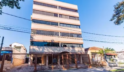 Apartamento localizado no bairro Cristo Redentor, com 140 m². Imóvel com 03 dormitórios, sala de estar/jantar, sacada, cozinha, banheiro social, área de serviço e pisos em cerâmica. Imóvel com posição
