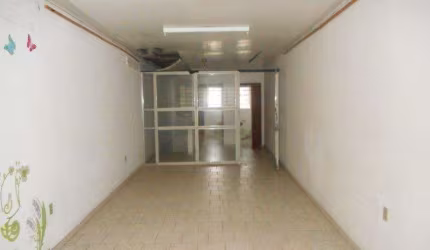 Aluga loja com 2 pavimentos. 2 banheiros, frente,159,00 m², em área com estrutura em transportes, finanças, comércio em geral, produtos e serviços gastronomia, etc.