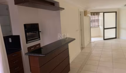 Apartamento de 100 m2 com 3 dormitórios, sendo 1 suíte. Living amplo com churrasqueira e sacada integrada. Apartamento está semi-mobiliado. Condomínio com infraestrutura completa, sendo salão de festa