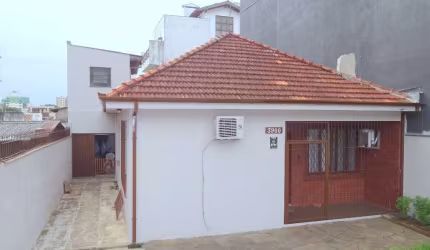 Ótima casa no bairro Higenópolis, a poucos minutos do Zaffari Higienópolis.&lt;BR&gt;Possui sala de estar, sala de jantar, 3 dormitórios, banheiro, e cozinha americana. Pátio frontal amplo, churrasque