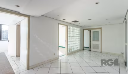 Ótima sala comercial a venda. Andar inteiro com recepção e várias salas divididas. Ideal parra Clínicas, cursinhos, (informática, inglês, concursos e pré-vestibular). Localização privilegiada. na Éric