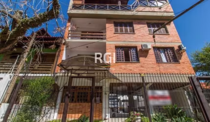 Cobertura com 3 dormitórios, 2 vagas de garagem lado/lado no Bairro São Sebastião, nas imediações da Avenida João XXIII.&lt;BR&gt;Linda Cobertura sendo no primeiro andar, 02 dormitórios, sala, cozinha