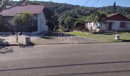 Belíssima área com mais de 4,0 ha - 40.000m² no bairro Vila nova na Estrada Aracajú com acesso todo asfaltado até a entrada. Sítio com mais de 30.000m² de mata nativa e um belo riacho cruzando as terr
