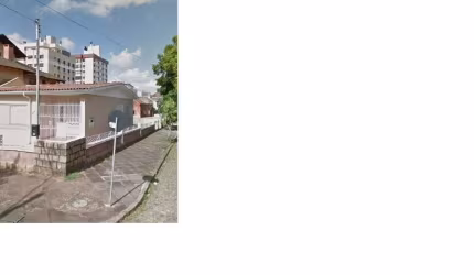 Excelente casa térrea no Passo da Areia, 3 dormitórios, sala ampla, cozinha grande, pátio, garagem coberta para 2 carros.
