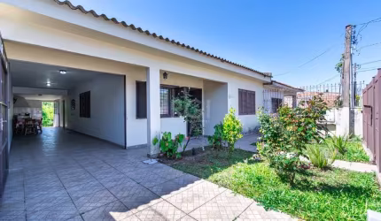 Ótima e ampla casa térrea em ótimo estado, terreno com 400m² (10x40m). Possui sala de estar, sala de jantar, 3 dormitórios, banheiro social, ampla cozinha, lavanderia, depósito, e banheiro auxiliar. A