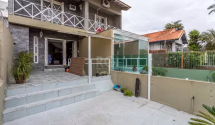 Sobrado 3 dormitórios Itu Sabará.&lt;BR&gt;Ótimo sobrado, com três dormitórios, sendo uma suíte americana, living, cozinha, Banheiro social, Pátio Amplo com possibilidade para piscina, Churrasqueira. 