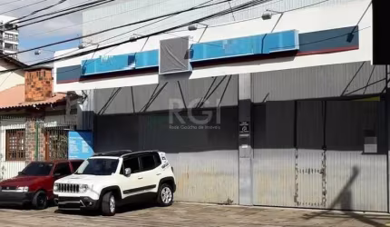 Ótimo pavilhão no bairro Jardim Botânico, ao lado do Bourbon Ipiranga, com 230m², em terreno com 275m². Pavilhão com estrutura metálica, com pé direito de 4m, 1 banheiro social, mezanino e cisterna. I