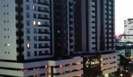 Magnífico flat com localização privilegiada em Porto Alegre. &lt;BR&gt;Localizado na Av. Borges de Medeiros, com toda a infraestrutura de piscina no terraço e atendimento alto padrão. 1 vaga de garage
