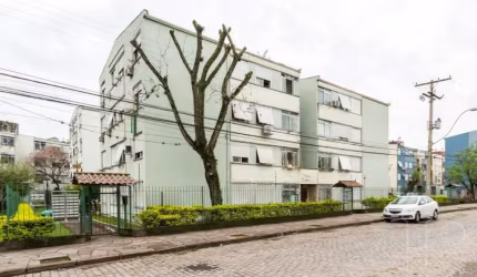 Excelente  apartamento com 3 dormitórios, living 2 ambientes, banheiro social, cozinha montada,  área de serviço. &lt;BR&gt;jardim, gradil, interfone, porteiro eletrônico.&lt;BR&gt;uma vaga de garagem