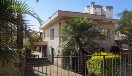 Para investidores!!!!!!!!!!!!&lt;BR&gt;&lt;BR&gt;excelente terreno com ótima localização&lt;BR&gt;medindo 12x52 = 624.&lt;BR&gt;no terreno esta localizado uma casa de alvenaria.&lt;BR&gt;nao perca ess