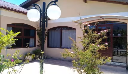 Casa a venda na ponta grossa terreno de 30x30 casa de telha de barro, salão de festa, quiosque, tudo de melhor qualidade, garagem para 5 carros.&lt;BR&gt;Proprietário aceita dação por apartamento tris