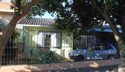 Casa, 120 m2, 03 dormitórios (01suíte), living para 02 ambientes, cozinha montada, área de serviço, 01 banheiro social, patio, churrasqueira, terraço, toda em piso cerâmico. Iluminada e bem ventilada,