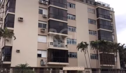 Apto 3 dormitórios sendo uma suíte, living 2 ambientes com sacada, copa - cozinha, dependência de empregada, banheiro auxiliar, área de serviço. &lt;BR&gt;Apto original precisando de modernização. &lt