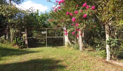 Otima área medindo 4, 4 hectares,  á 600 metros da estrada do lami.&lt;BR&gt;otima para criação, hotelaria.&lt;BR&gt;Possui uma casa simples.&lt;BR&gt;Nao perca tempo, ligue e marque sua visita.