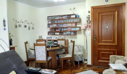 Apartamento amplo com:&lt;BR&gt;living para dois ambientes, cozinha, dependência de empregada, três dormitórios, banheiro, vaga por convenção.&lt;BR&gt;Codomínio com portaria 24h, salão de festas com 