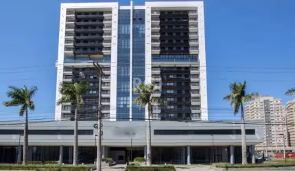 Excelente Loft com 65 metros quadrados de área total e 37 de área privativa. Localizado no quinto andar, com linda vista, ensolarado, semi mobiliado com móveis  fixos sob medida, cozinha com armários 