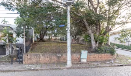 Imobiliária vende ótimo terreno de esquina em região tranquila, em local alto no Medianeira, próximo a rótula do Papa, Supermercados, Comércio forte, Bancos e todas as vantagens que o bairro oferece, 