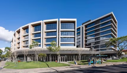 Excelente oportunidade sala comercial. Com torres residenciais, comerciais, mall e estacionamento num terreno de aproximadamente 10.000m², o empreendimento é contemporâneo e integrador e tem a alma do