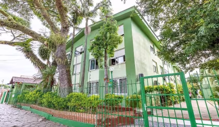 Conheça este encantador apartamento localizado na Rua Victor Silva, no coração do bairro Camaquã, em Porto Alegre. Com uma área privativa de 76,83 m², este espaço é ideal para quem busca conforto e pr