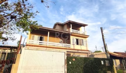 Ótima  casa com 4 quartos sendo 1 suíte, pátio interno com piscina cozinha interna, cozinha externa com churrasqueira, escritório, banheiro social duas salas e garagem para 2 carros,  lareira e   Terr
