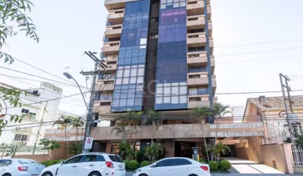 Excelente sala comercial com cerca de 44,17m² privativos e com lavabo. Localizada em andar alto e com ótima incidência solar. Edifício com recepção e elevador, próximo à Av. José de Alencar, Hospital 