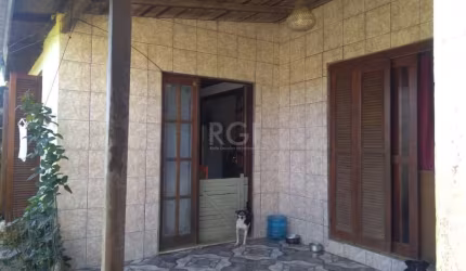 terreno 10cozinha e sala de jantar 2 banhos completos, pátio murado  e com árvores frutíferas garaX35 com casa de alvenaria  composta de 2 dormitórios  living 2 ambientes garagem coberta para 2 carros