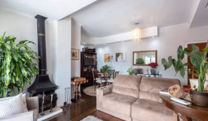 COBERTURA | MOBILIADA | CRISTAL&lt;BR&gt;&lt;BR&gt;Excelente cobertura ,ao lado do Iberê Camargo.&lt;BR&gt;Cobertura conta com 3 dormitórios sendo uma suíte, living com 2 ambientes, sacada com vista p