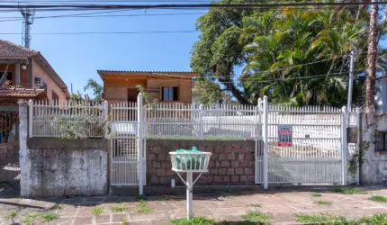 IMÓVEL ALUGADO! IDEAL PARA INVESTIDORES.&lt;BR&gt;A casa possui 2 quartos, 1 banheiro, vaga para 2 carros. Muito  muito bem localizada, a 500mts do calçadão de Ipanema, Av. Guaíba, tem fácil acesso ao