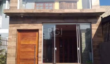 Ótima casa no residencial Nova Ipanema, bairro Hípica na zona sul de Porto Alegre.&lt;BR&gt;Casa com 2 dormitórios, sendo um com terraço, living com sala de estar e jantar, lavabo, lareira, ampla cozi