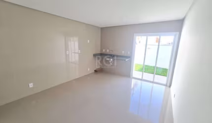 Excelente casa  com três  dormitórios, living amplo com lavabo,  cozinha estendida, área com churrasqueira, no segundo pavimento  temos  um dormitório com sacada  em vidro,  todas as aberturas  são em