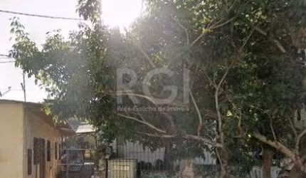 Ótima oportunidade de investimento! Terreno plano com  13,20 x 41,15 = 532m²  localizado na Rua Barão do Amazonas,  no bairro Partenon em Porto Alegre. Possui infraestrutura completa com água, energia