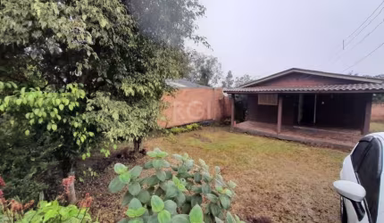 Casa térrea no bairro Belém Novo, com dois dormitórios, cozinha, banheiro, área de serviço e pátio grande com árvores frutíferas. &lt;BR&gt;&lt;BR&gt;Próximo à Praia do Lami e Mercado San Diego.&lt;BR
