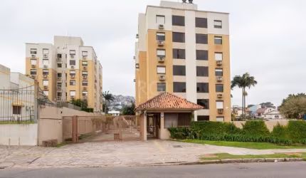 Ótimo apartamento em andar alto bem iluminado e arejado. São 3 dormitórios, living amplo para 2 ambientes e sacada com churrasqueira integrada , cozinha e área de serviço.  Condomínio com infraestrutu