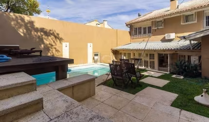 Casa com 4 quartos, 465m2 no Chácara das Pedras. &lt;BR&gt;Excelente casa com quatro dormitórios, sendo 3 suítes e 1 das suítes master com banheira de hidromassagem,  todas com ampla sacada e um dormi