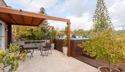 COBERTURA / CRISTAL / ZONA SUL&lt;BR&gt;&lt;BR&gt;Excelente  cobertura de 234 m² de área privativa, semi mobiliado com muitos armários planejados de ótima qualidade, com 3 dormitórios, sendo uma suíte
