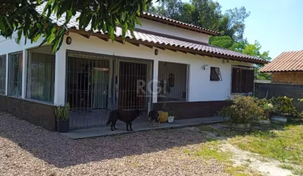 Viver em contato com a natureza com muita segurança, em uma casa com:&lt;BR&gt;Living, cozinha em conceito aberto, sala intima, duas suites, lavanderia.&lt;BR&gt;Patio com arvores frutiferas.&lt;BR&gt