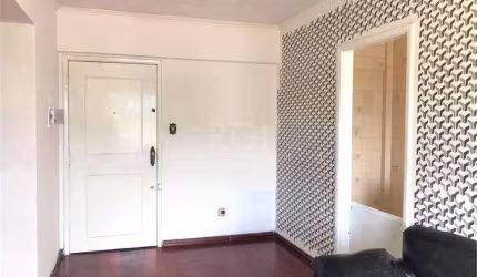 Apartamento de 02 dormitórios na Av Princesa Isabel. Living 02 ambientes, cozinha com área de serviço separada. Ótima posição solar. Condomínio com 2 elevadores, portaria 24h, salão de festas, playgro