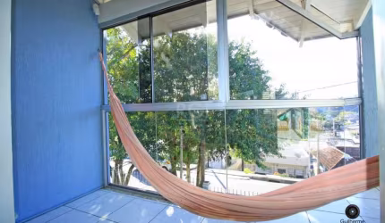 Casa com 3 quartos, 1 suíte, lareira, churrasqueira, 3 vagas de garagem, no bairro Cavalhada, Porto Alegre/RS  &lt;BR&gt;   &lt;BR&gt;Esta casa exala conforto e sofisticação em cada detalhe. Ao entrar