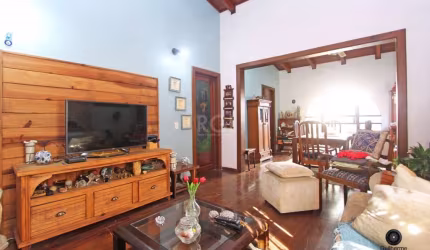 Casa com 03 quartos no Bairro Ipanema!     &lt;BR&gt; &lt;BR&gt;  Ampla casa bem localizada no bairro Ipanema, com ônibus na porta e próximo a todos os recursos. &lt;BR&gt;No térreo tem uma suíte mast