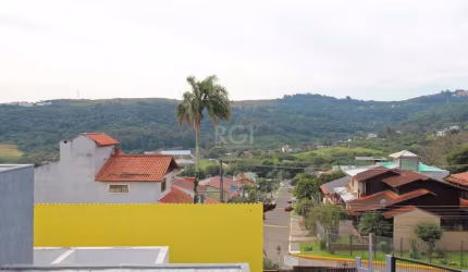 Bela casa em condomínio com 3 dormitórios, no bairro Vila Nova, Porto Alegre-RS      &lt;BR&gt; &lt;BR&gt;Casa grande com 3 pavimentos , sendo na área térrea com cozinha grande  , e sala de jantar, no