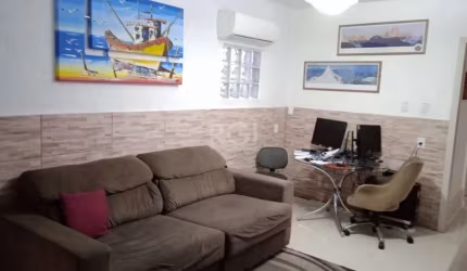 CASA, 5 DORMITÓRIOS, 2 VAGAS DE GARAGEM, BAIRRO CAVALHADA, PORTO ALEGRE/RS &lt;BR&gt;  &lt;BR&gt;OPORTUNIDADE!    &lt;BR&gt; &lt;BR&gt;Em frente à Cassol Zona Sul e Mc Donalds&lt;BR&gt; &lt;BR&gt;- Te