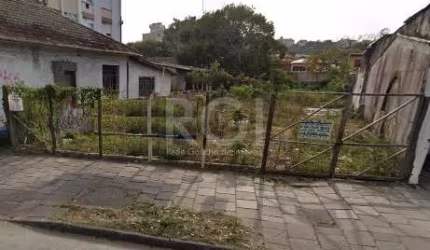 ÓTIMO TERRENO NA AV TERESÓPOLIS&lt;BR&gt;&lt;BR&gt;TERRENO PLANO, medindo aproximadamente frente 12m x 48m., podendo ser construído imóvel residencial ou comercial.