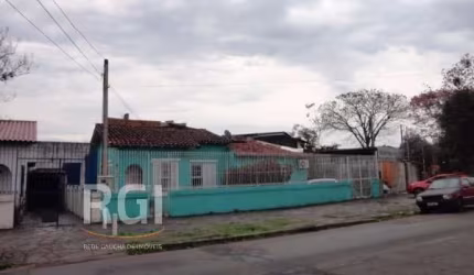 CASA 3 DORMITÓRIOS 1 BANHEIRO 1 VAGA NO BAIRRO PARTENON EM PORTO ALEGRE. Excelente ponto comercial ou residencial em rua muito movimentada do bairro. Casa composta de 3 dormitórios, sala, banheiro, co