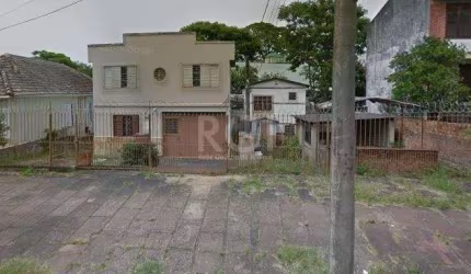 Casa/Terreno de 684 m² no Bairro Medianeira, próximo da Avenida Oscar Pereira, ideal para a construção de prédio de apartamentos ou condomínio de casas. Agende a sua visita!
