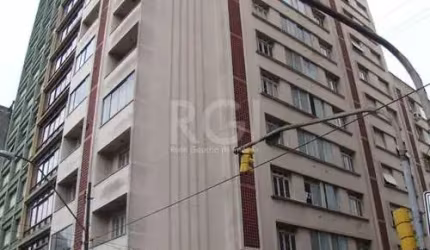 Cobertura 2 dormitórios  - Centro Histórico - Porto alegre&lt;BR&gt;Cobertura horizontal lindamente decorada, 2 dormitórios, living, cozinha americana com armários,banheiro social, edícula(cozinha com