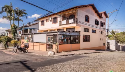 Vende ampla loja térrea  com 144 m2 privativos hoje locada  para MINI MERCADO, pé direito alto  com um banheiro . Excelente ponto comercial .