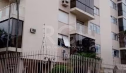 Apartamento ensolarado, bem conservado, com peças amplas no bairro Cristal, próximo a Av. Icaraí.&lt;BR&gt;Com 2 dormitórios, living com sacada integrada, dependência de empregada e lavanderia separad